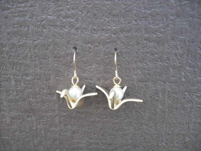 Origami Papier Kranich Ohrringe - Matt 16K Gelbgold Vergoldet von KeoniDesign