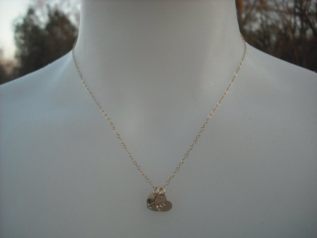 Personalisiert, Double Hand Gestempelt Erste Herz Anhänger Halskette - 14K Gold Gefüllt von KeoniDesign