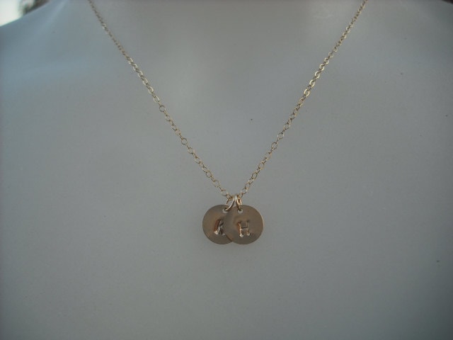 Personalisierte, Double Hand Gestempelt Erste Anhänger Halskette - Gefüllt 14 K Gold Metall von KeoniDesign