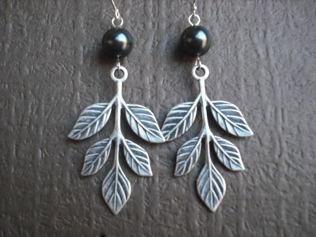 Zweig Und Perlen Ohrringe - Sterling Silber Ohr Drähte von KeoniDesign