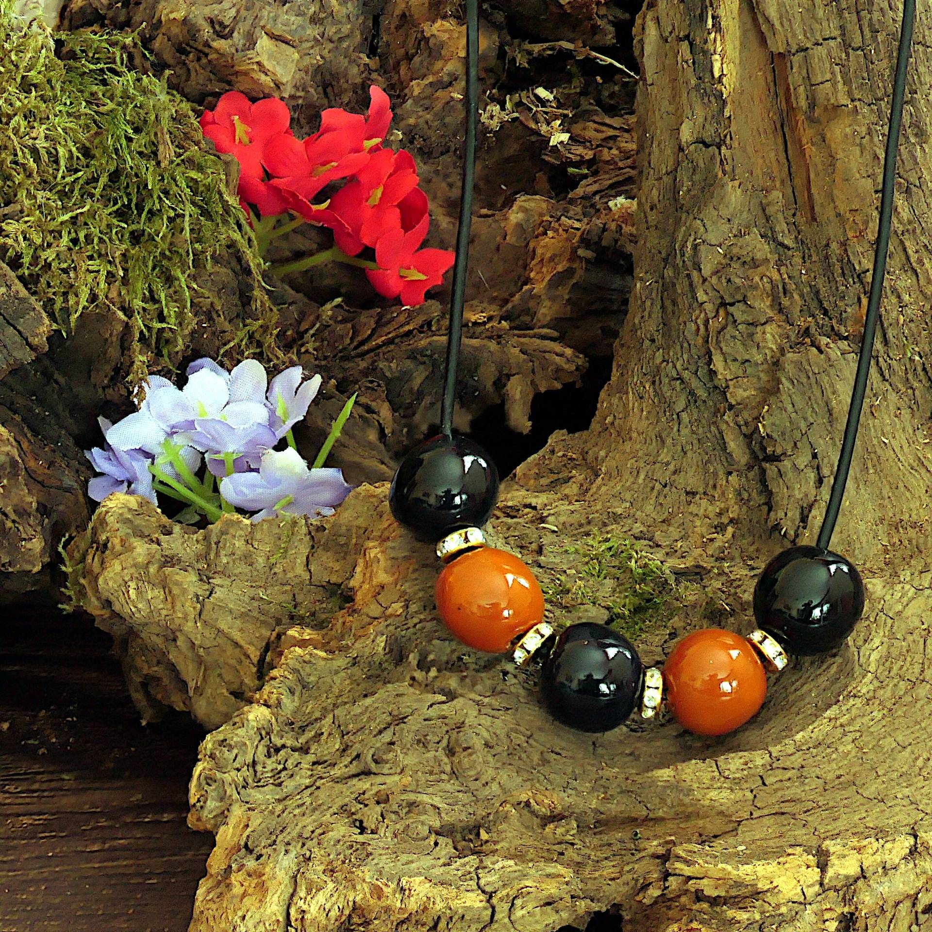 Collier "Elegance", Handgefertigte Halskette Mit Perlen Aus Keramik, Zirkonia, Lederband, Verstellbarer Verschluss Edelstahl, Nickelfrei von Keramikladl