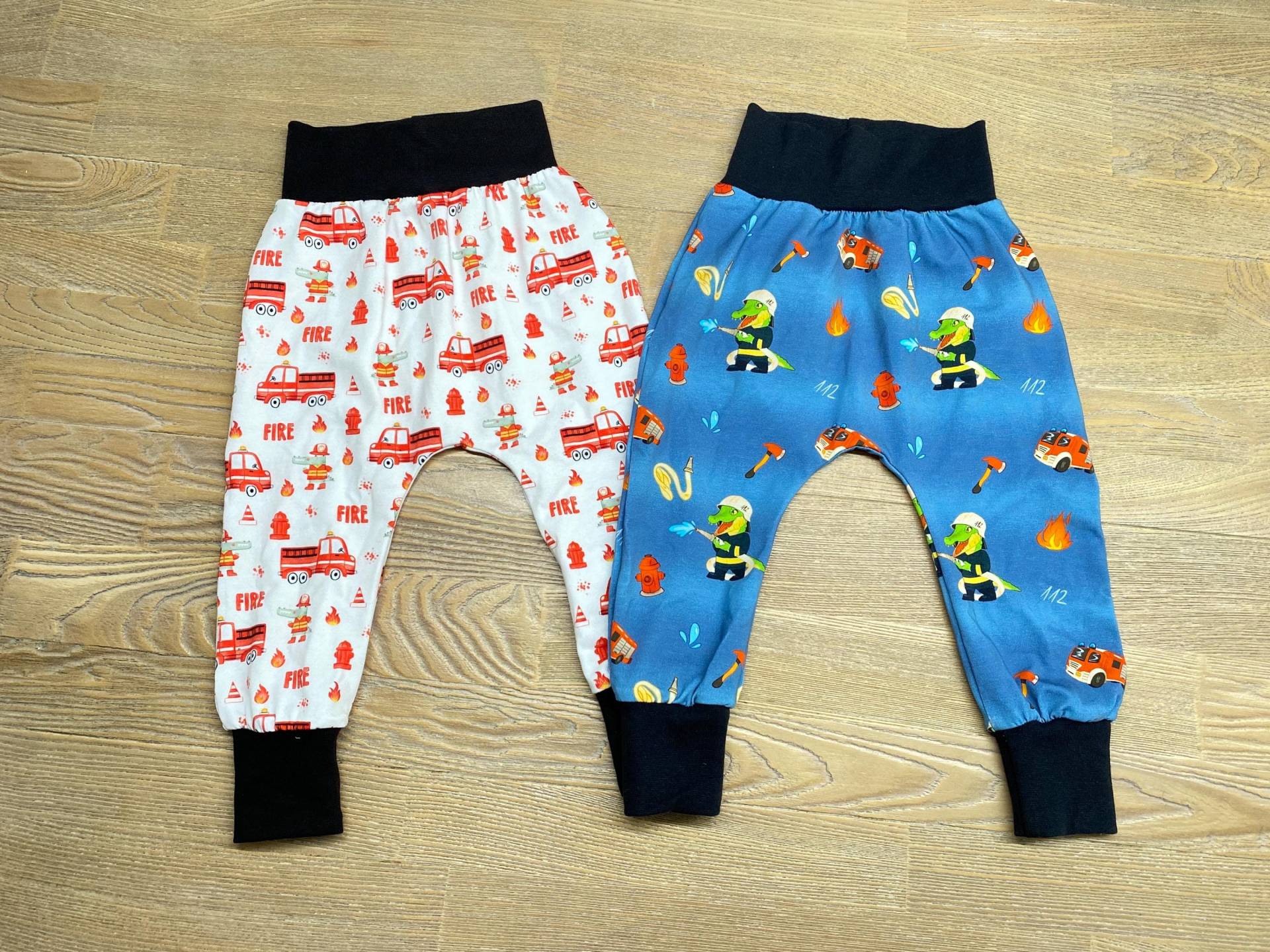 Jogger Mit Feuerwehr Motiv | 74, 80, 86, 92, 98, 110, 116, 122, 128 Pumphose Slim Baggy Pants Schlupfhose Jogger Mit Feuerwehr Motiv | 74, 80, 86, 92, 98, 110, 116, 122, 128 Pumphose Slim Baggy Pants Schlupfhose von Kernelinchen