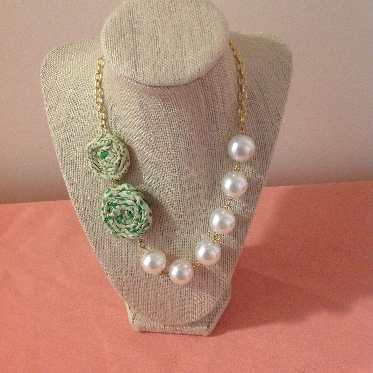 Einfache Rosette Perle Halskette Einfache Rosette Perle Halskette von KerrilynDesignsRI
