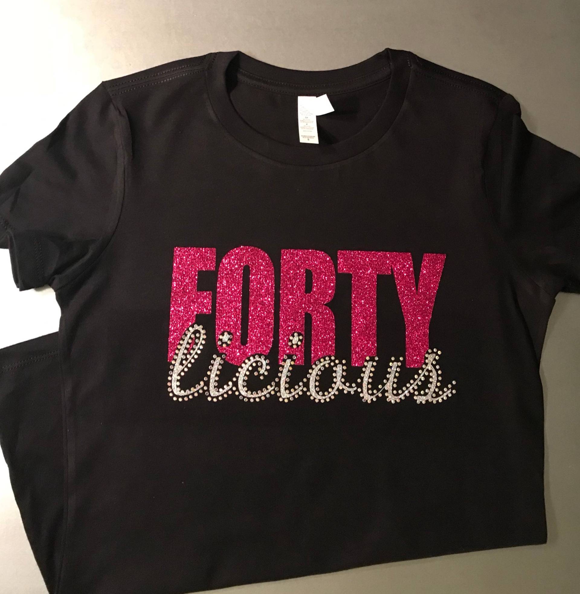 Fortylicious Lieblings T-Shirt Mit Glitzer Und Strass Umrandet - 40. Geburtstag T-Shirt von KerryKustoms