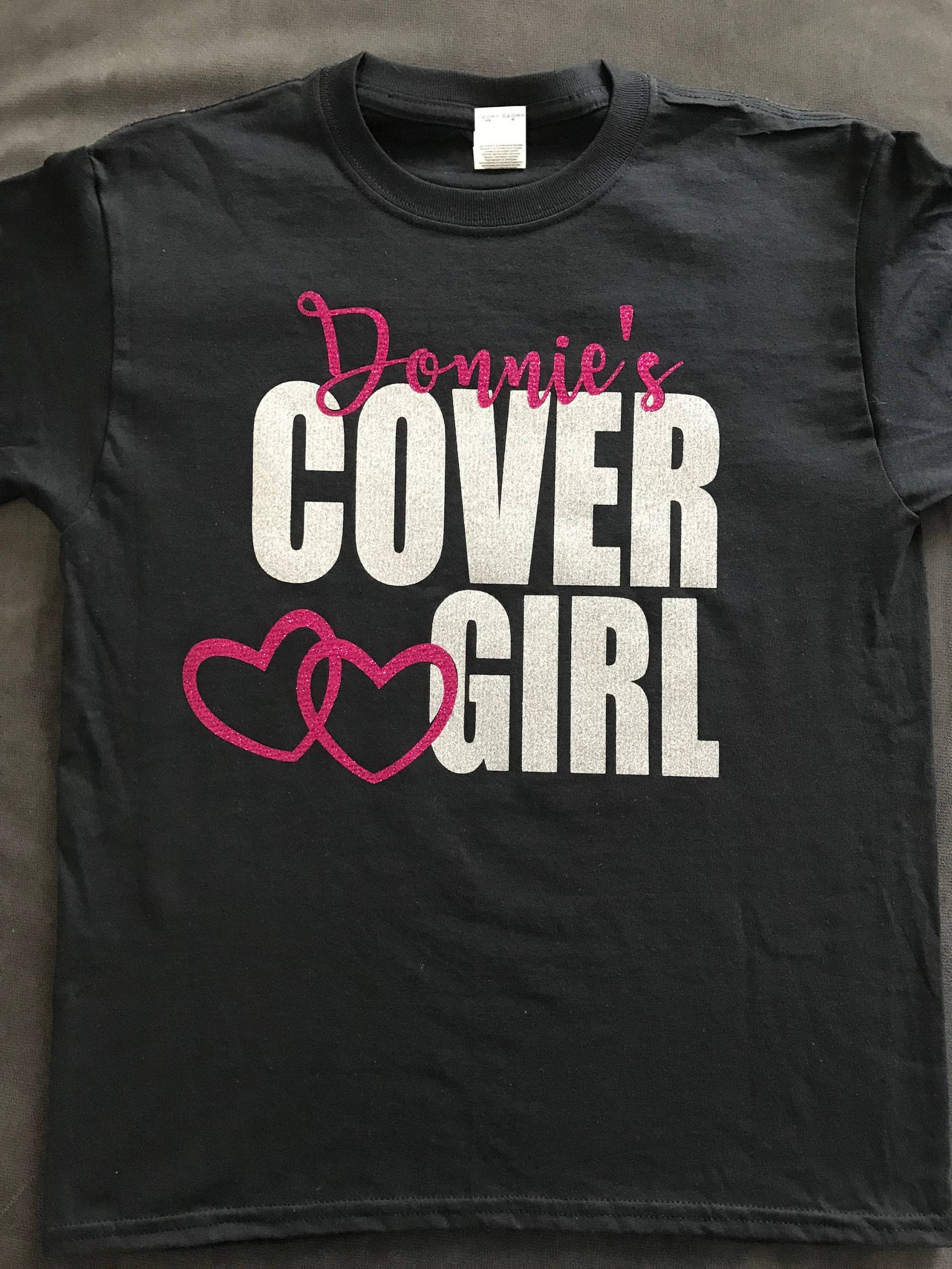 New Kids On The Block T-Shirt-Donnie Es Cover Girl Mit Personalisiertem Konzertdatum Auf Dem Rücken von KerryKustoms