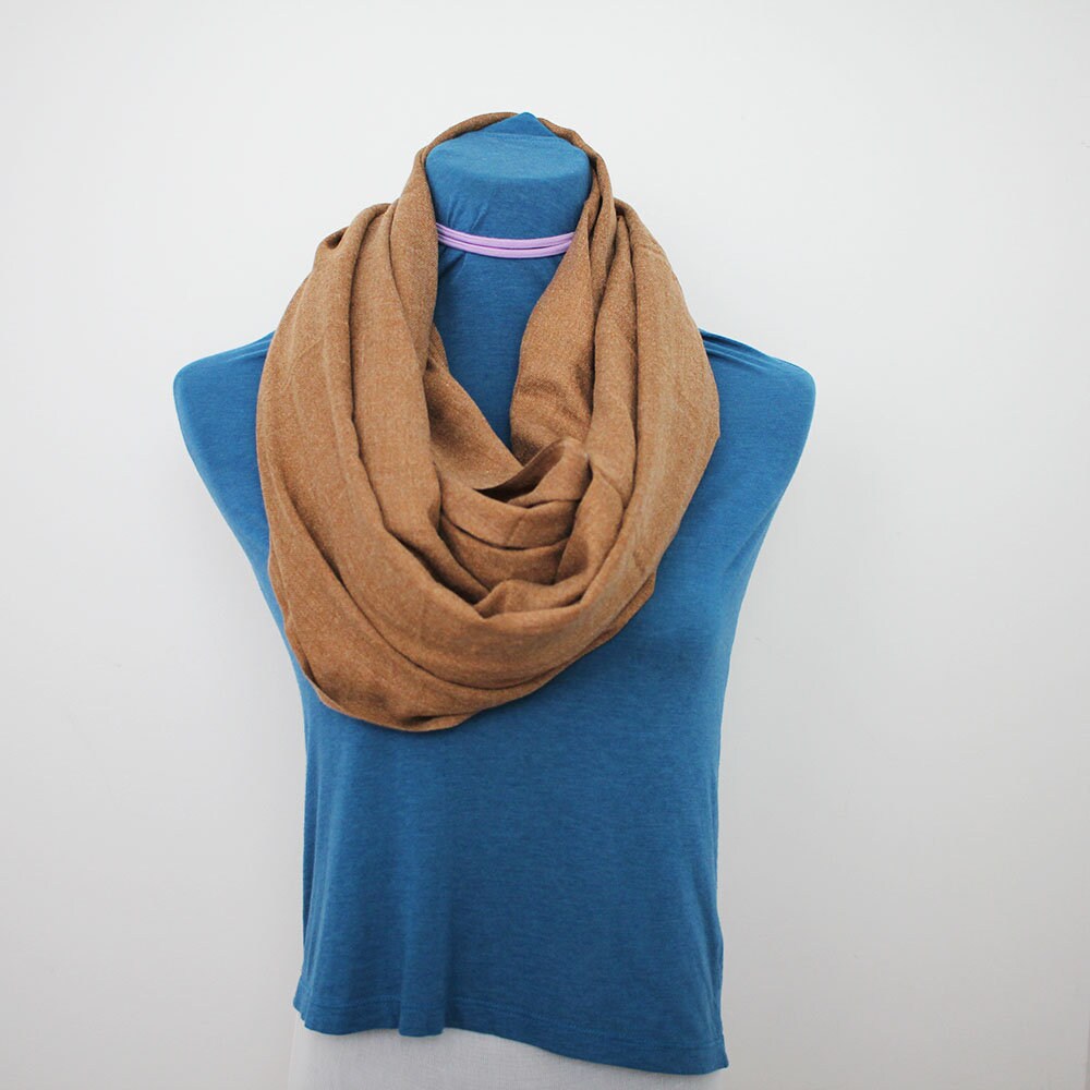 Einfarbige Infinity Schal - Taupe Braun von KerryWhites
