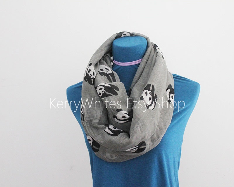Panda Infinity Schal - Grau von KerryWhites