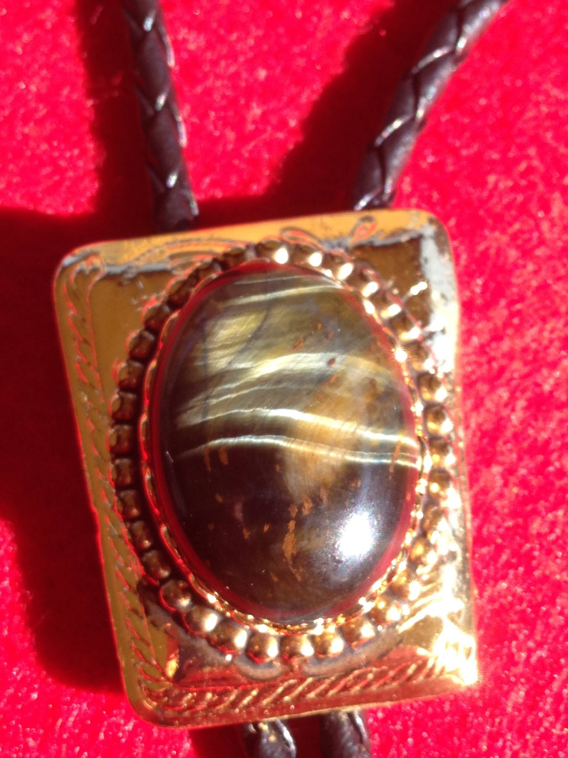 Bolo Krawatte, Blaue Tigers Eye Stein Cabochon Herzstück Bolo Krawatte, Blaue Tigers Eye Stein Cabochon Herzstück von KershawsCreations