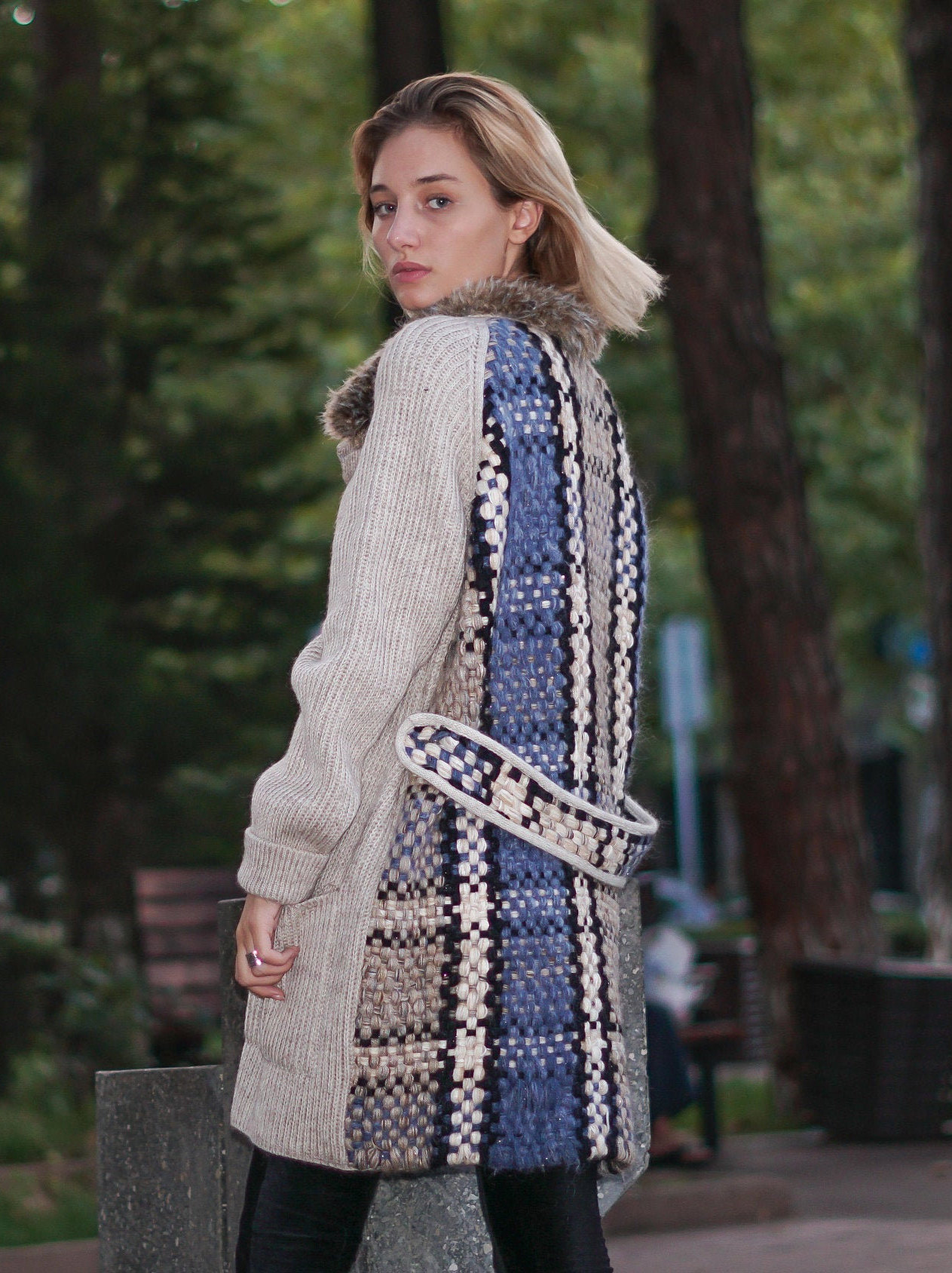 Handgestrickte Strickjacke, Handgewebte Jacke, , Meistverkaufte Artikel Handgefertigt, Strukturierte Houndstooth Strickjacke Pullover, Gürtel von KesaneArt