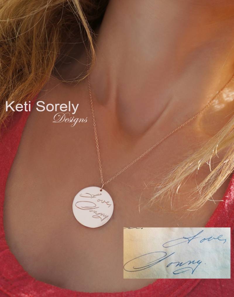 14K Gold Füllte Ihre Handschrift-Halskette, Gravieren Sie Einen Namen, Eine Nachricht Oder Unterschrift Auf Dem Anhänger, Geschenk Für Mutter von KetiSorelyDesigns