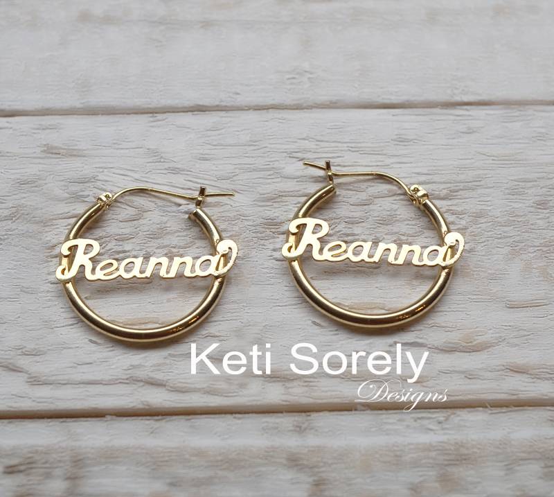 Kinder Creolen Mit Namen - Personalisierte Ohrringe in Sterling Silber, Gelbgold Oder Roségold, 14K Massivgold von KetiSorelyDesigns