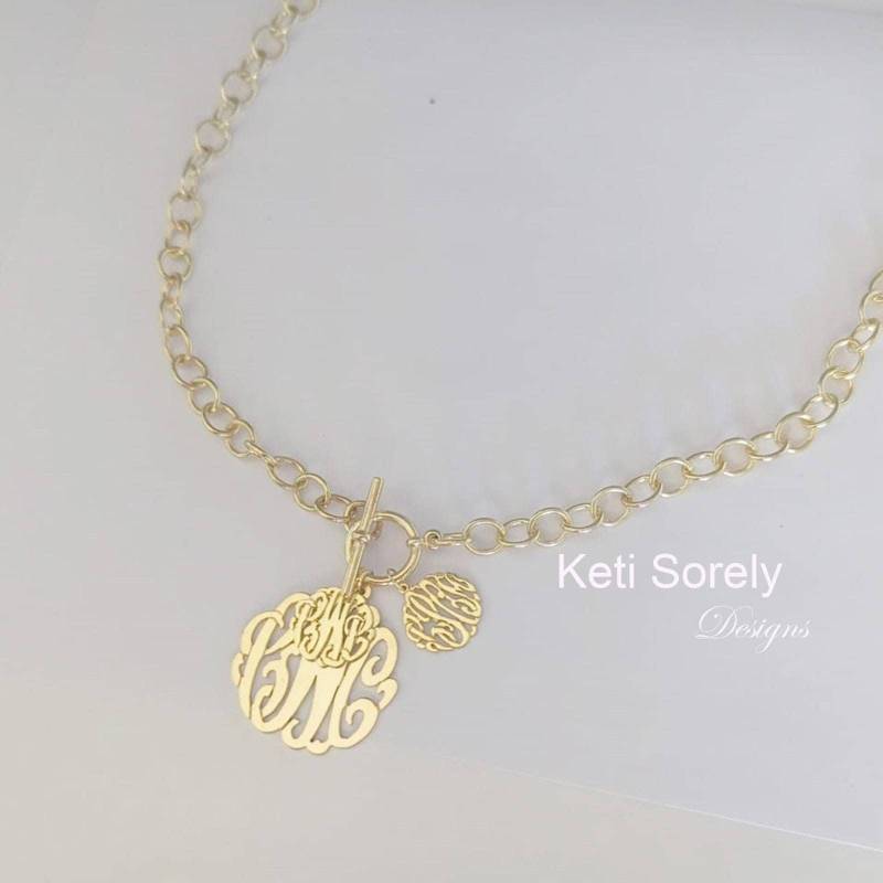 Personalisierte Familien Monogramm Halskette Oder Paare Halskette, Mutter Und Kind in Gold Karat, Silber 14K Goldfilled von KetiSorelyDesigns