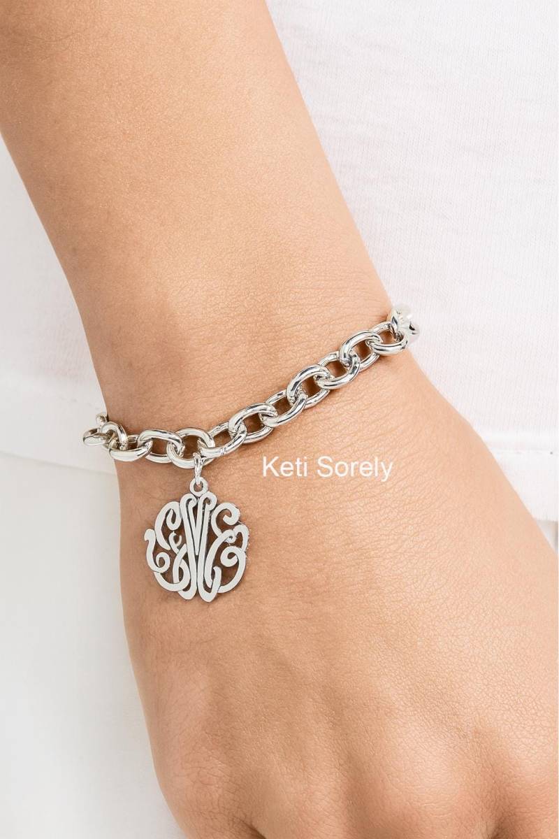 Personalisiertes Monogramm Initialen Armband | Bestellen Sie Einen Beliebigen Namen & Große Kette, Bettelarmband Aus Sterling Silber, Gelb Oder von KetiSorelyDesigns