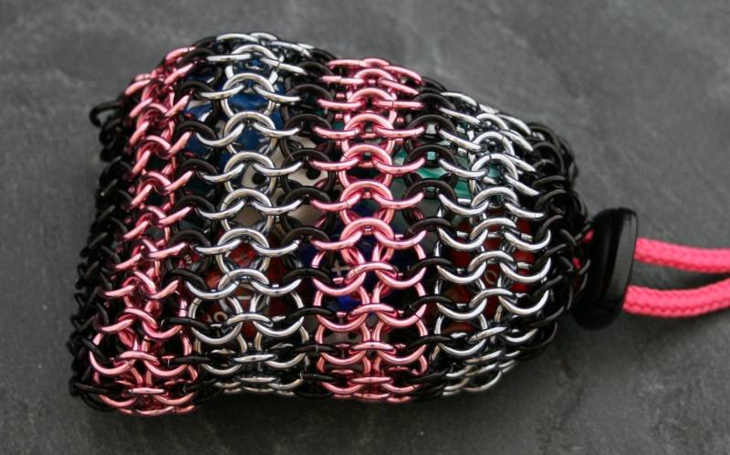 Kettenbeutel Pink-Ice-Schwarz Alu von KettenKunst