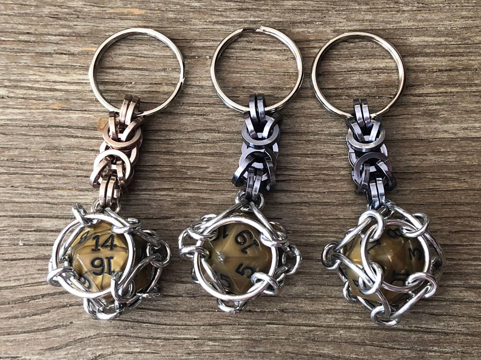 Aluminium Chainmaille D20 Würfel Schlüsselanhänger Gamer Geschenk Aluminium Chainmaille D20 Würfel Schlüsselanhänger Gamer Geschenk von Kettenglied