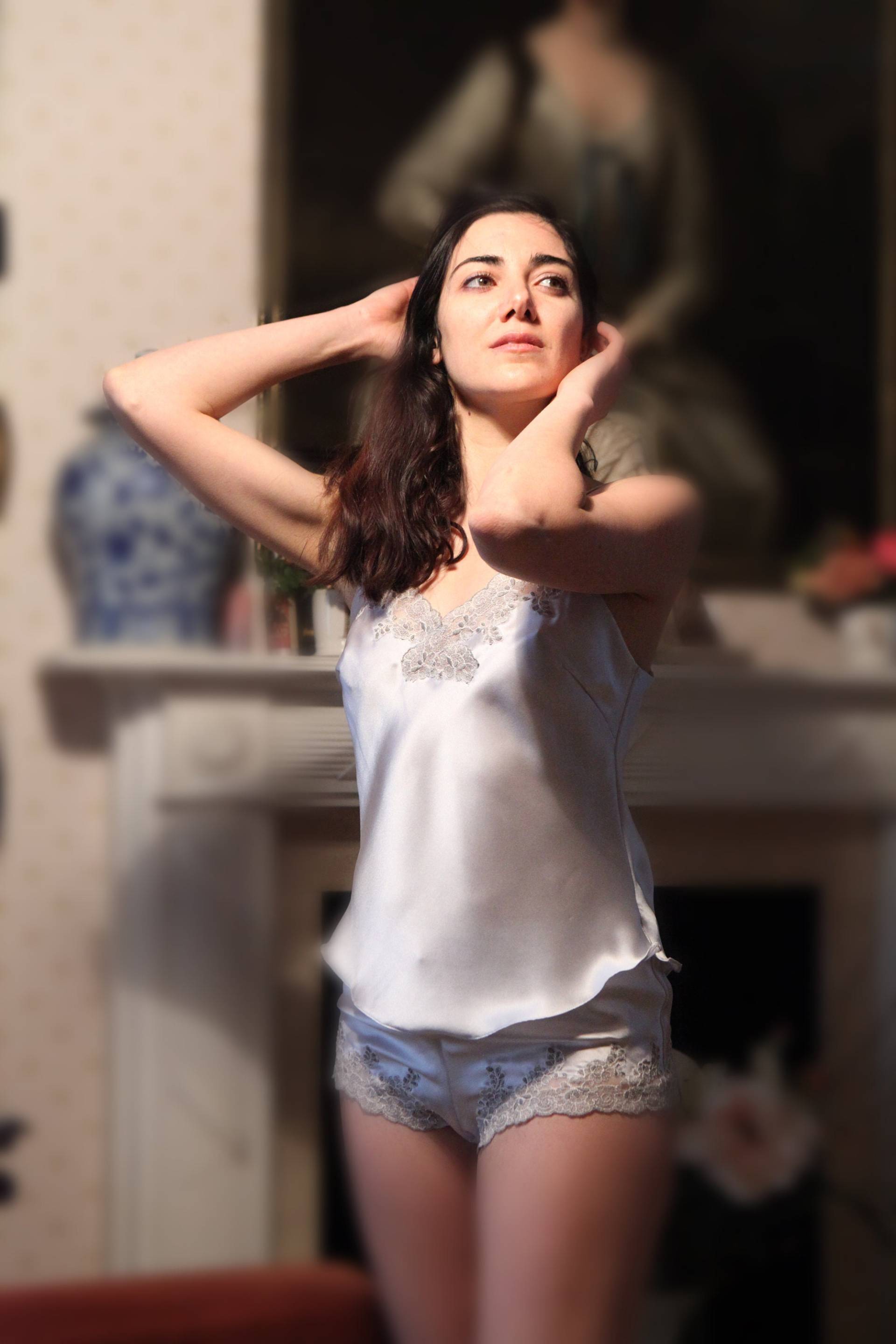Satinnebel Silber Camisole, Seidensatin Seidenweste, Elegante Weste, Seidenwäsche, Seidenunterwäsche, Graue Camisole Satinnebel Silber Camisole, Seidensatin Seidenweste, Elegante Weste, Seidenwäsche, Seidenunterwäsche, Graue Camisole von KeturahBrownLingerie