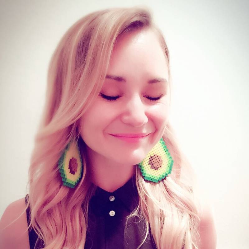 Avocado Pixel Ohrringe - Bügelperlen, Hama Perlen, Emoji Schmuck, Kewlery von Kewlery