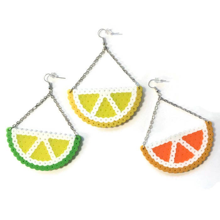 Große Zitrus Keil Ohrringe - Bügelperlen, Hamam Perlen, Emoji Schmuck, Kewlery, Ohrhänger von Kewlery