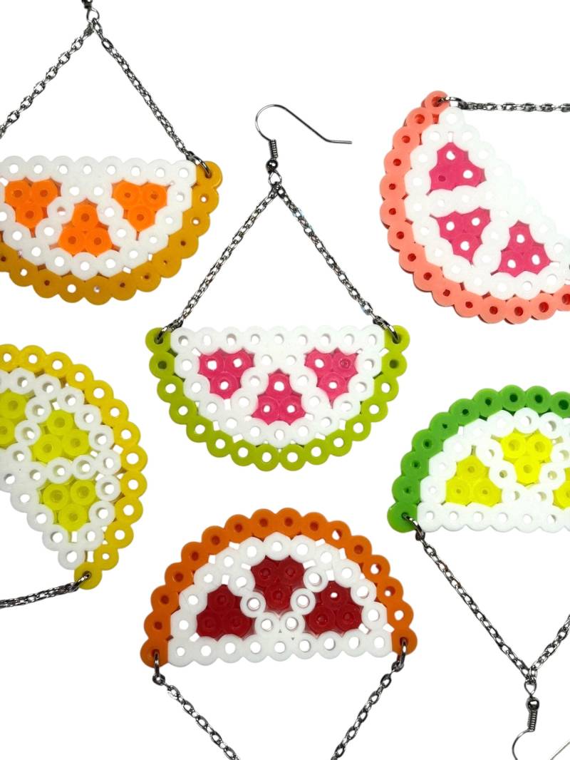 Kleine Zitrus Keil Ohrringe - Bügelperlen, Hama Perlen, Emoji Schmuck, Kewlery, Ohrhänger von Kewlery