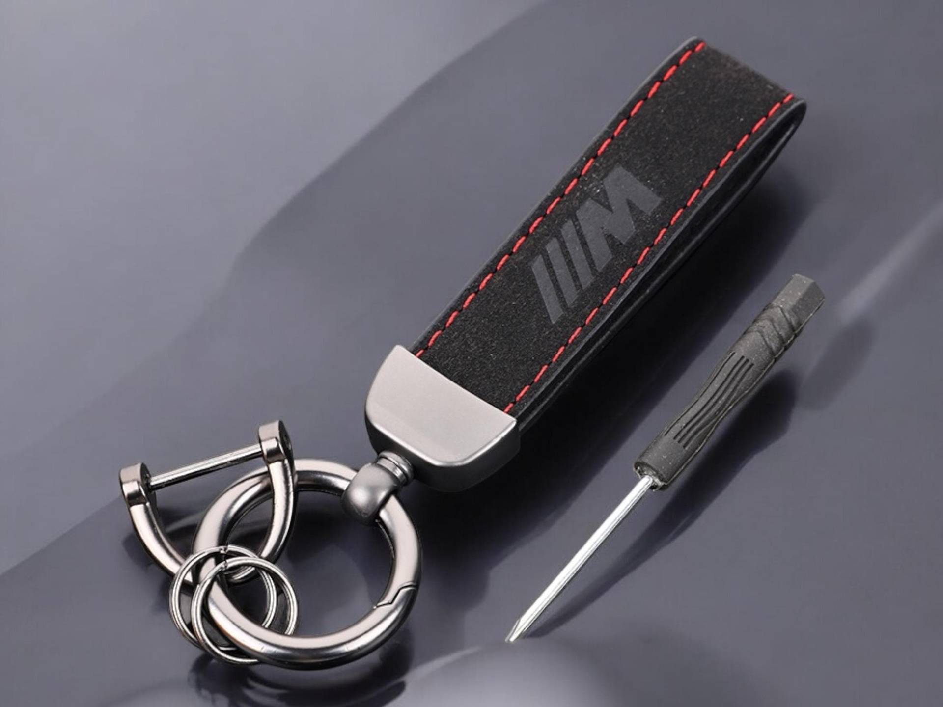 Bmw M Schlüsselanhänger in Schwarz Mit Roter Naht Und M-Logo Bmw M Schlüsselanhänger in Schwarz Mit Roter Naht Und M-Logo von KeyCraftDE
