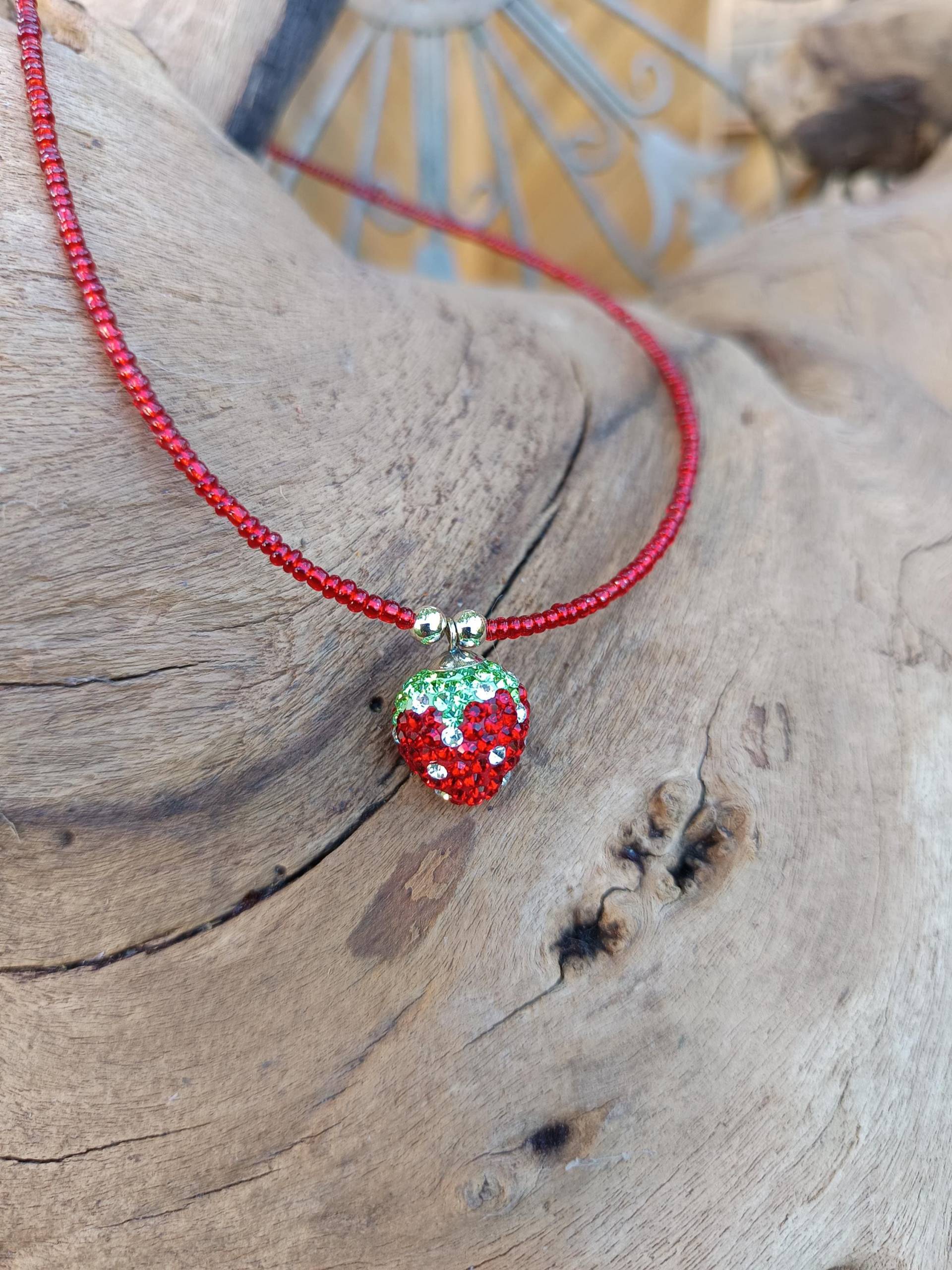 Kette Aus Rocailles, Erdbeere Swarovski, Collier Kette Aus Rocailles, Erdbeere Swarovski, Collier von KeyLargoRW