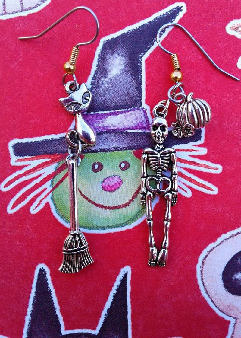 Halloween Mismatched Ohrringe Schmuck Herbst Skelett Hexe Besen Katze Kürbis Charms Gothic Punk Edelstahl von KeyStarDesigns