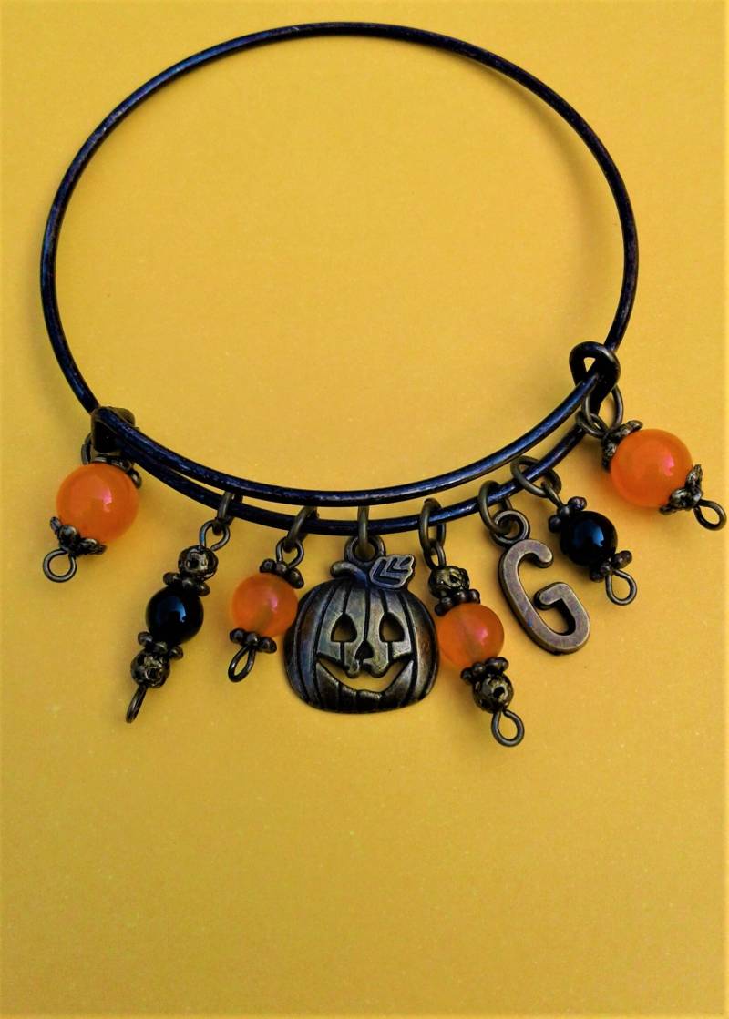 Kürbis Halloween Armreif Antik Bronze Jack O Laterne Charms Herbst Orange Topas Schwarz Onyx Edelsteine Geschenk von KeyStarDesigns