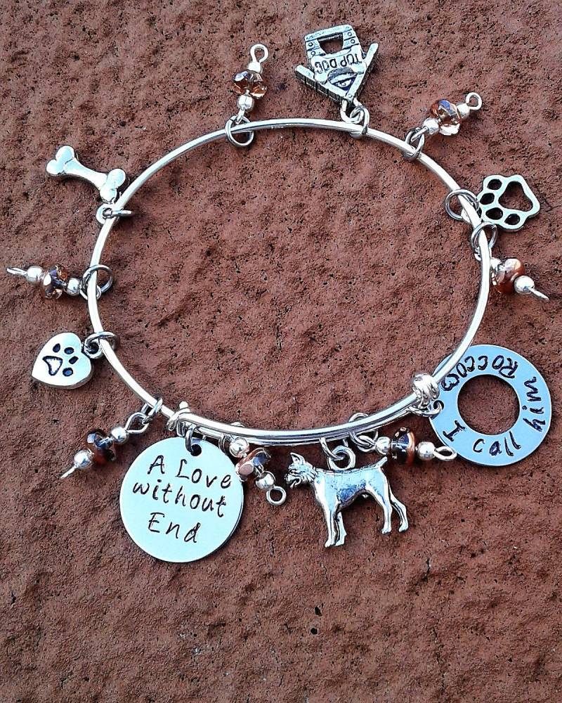 Personalisierter Boxer Armreif Eine Liebe Ohne Ende Personalisiertes Bettelarmband Hundeliebhaber Geschenk von KeyStarDesigns