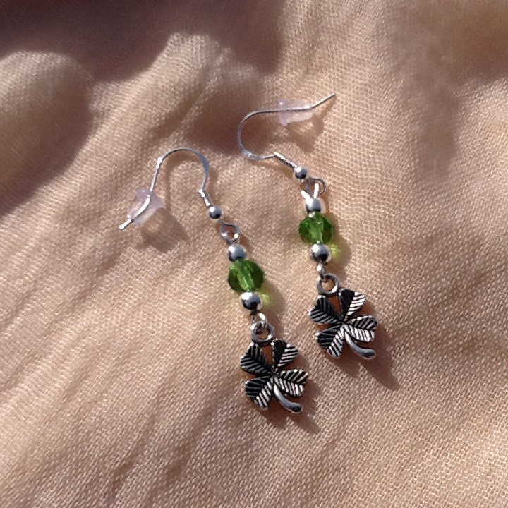 st Patricks Day Ohrringe, Glücksklee Shramrock Grün Swarovski Kristall, Handgemacht von KeyStarDesigns