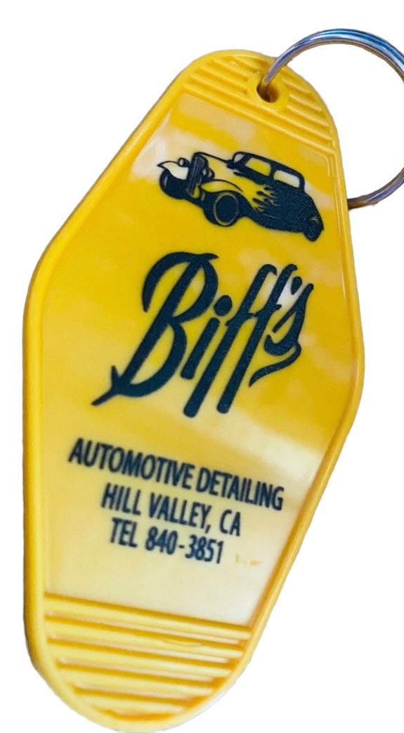 Biff's Automotive Zurück in Die Zukunft Inspiriert Schlüsselanhänger von KeyTagsRUSdotcom