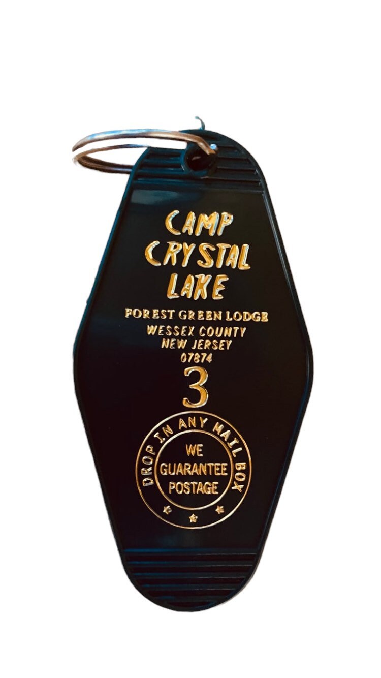 Graphic Style - Freitag Der 13Te Inspirierte Lager Crystal Lake Schlüsselanhänger von KeyTagsRUSdotcom