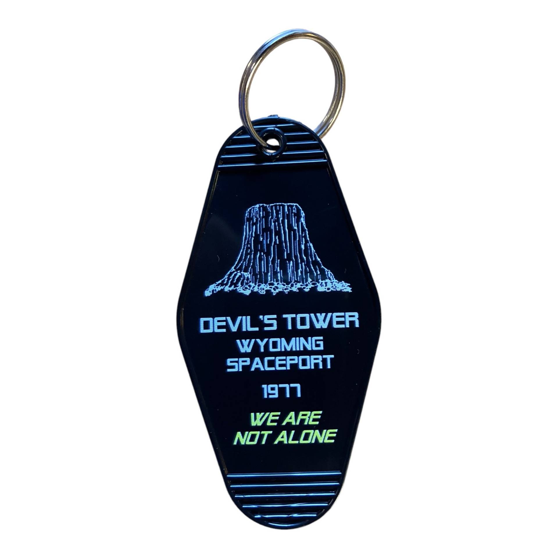 Sci Fi-Film Mit Einem Großen Berg, Den Jeder Gehen Muss, Um Aliens Inspirierten Schlüsselanhänger Zu Treffen von KeyTagsRUSdotcom