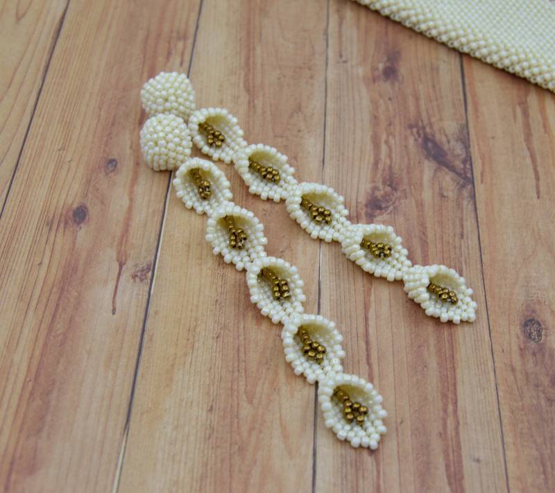 Beige Perlen Lange Ohrringe/Elfenbein Braut Geschenk Für Frau Blatt Blumen Schmuck Calla von KeychainbyMirami8888