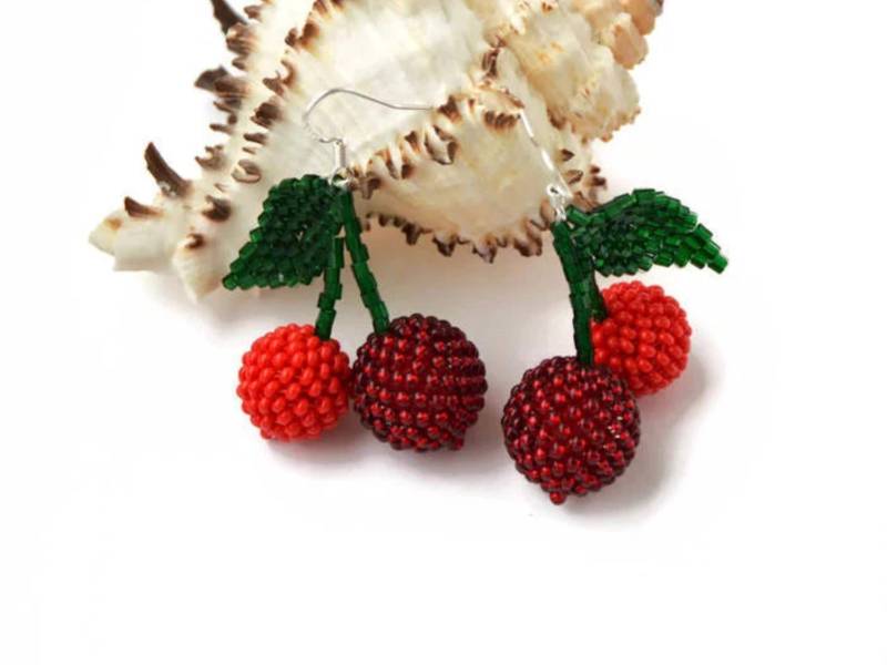 Doppelte Rote Kirschen Ohrringe Perlen Baumeln Früchte Obst Schmuck Handgemachte Geschenk Für Frauen Kitsch von KeychainbyMirami8888