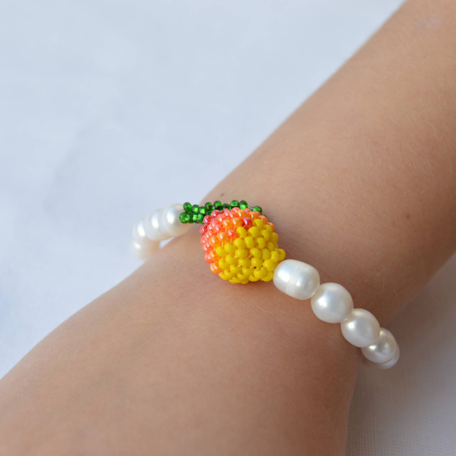 Mango Früchte Weißes Perlenarmband Für Frauen Mit Handgefertigten Perlen Schmuck Gelb Mango Früchte Weißes Perlenarmband Für Frauen Mit Handgefertigten Perlen Schmuck Gelb von KeychainbyMirami8888