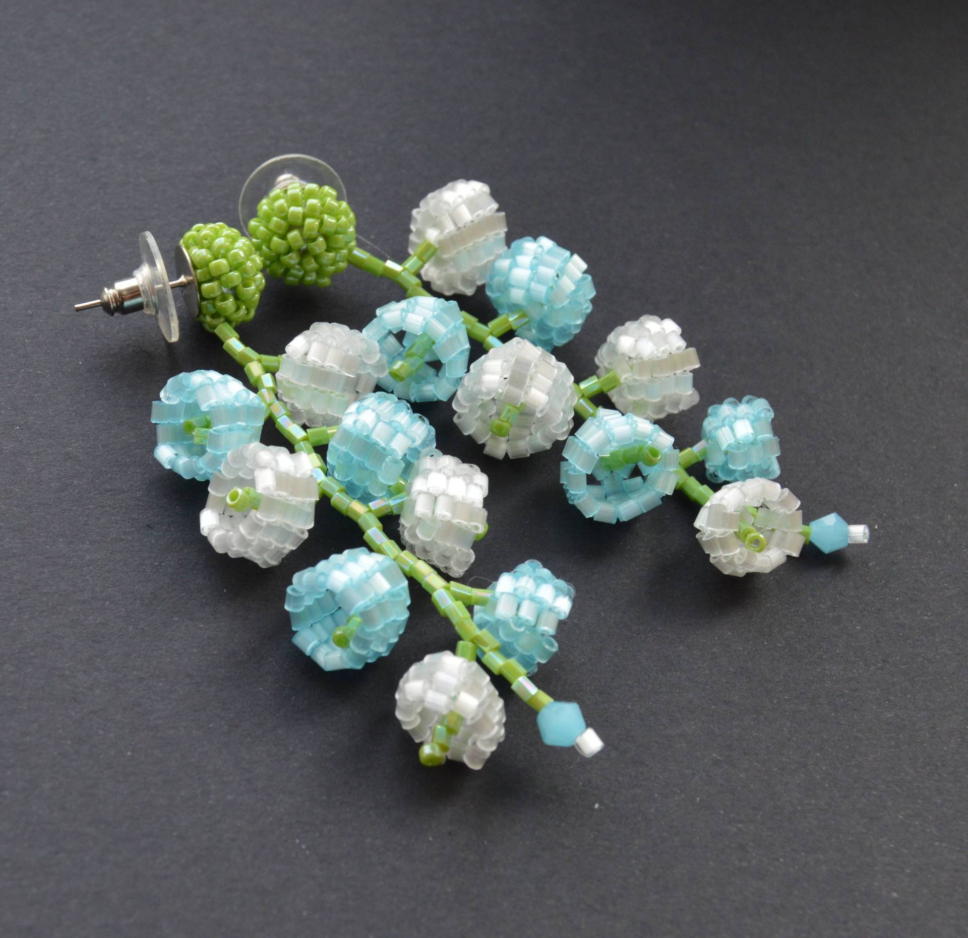 Weiße Perlen Blume Ohrringe Maiglöckchen Schmuck Hochzeit Handgemacht von KeychainbyMirami8888