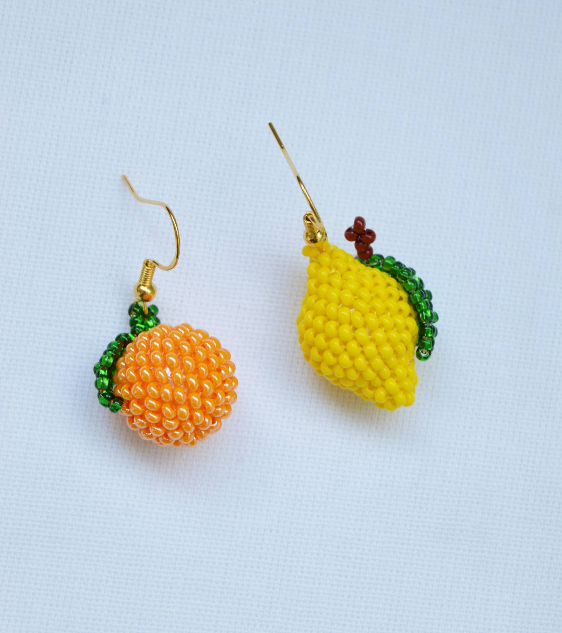 Zitrone Perlen Baumeln Ohrringe Obst Schmuck Kleine Winzige Tropfen Lustiges Essen Geschenk Für Tochter Zitrone Perlen Baumeln Ohrringe Obst Schmuck Kleine Winzige Tropfen Lustiges Essen Geschenk Für Tochter von KeychainbyMirami8888