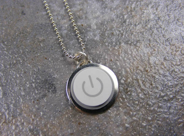 Mac Power Button Halskette - Recycled Tech Schmuck von KeyedUp