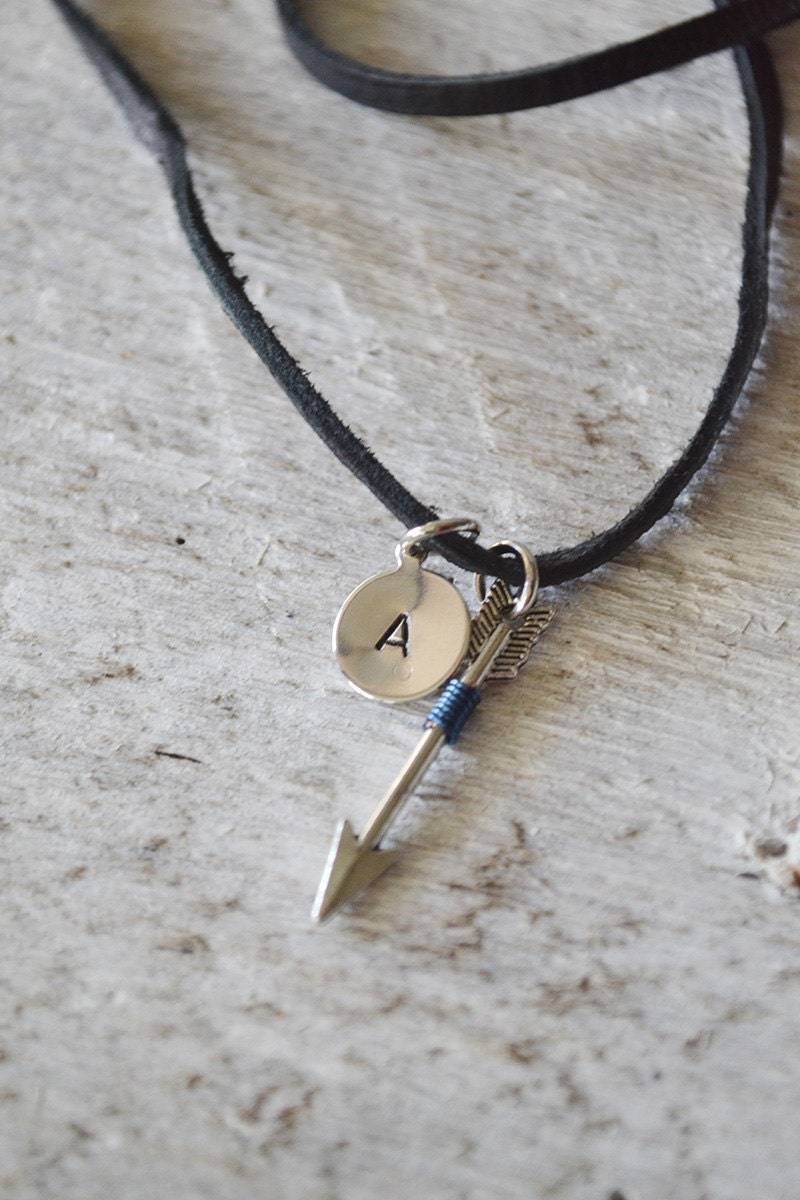Erste Pfeil Halskette - Silver Draht Gewickelt Leder Wählen Sie Ihre Farbe von Keytiques
