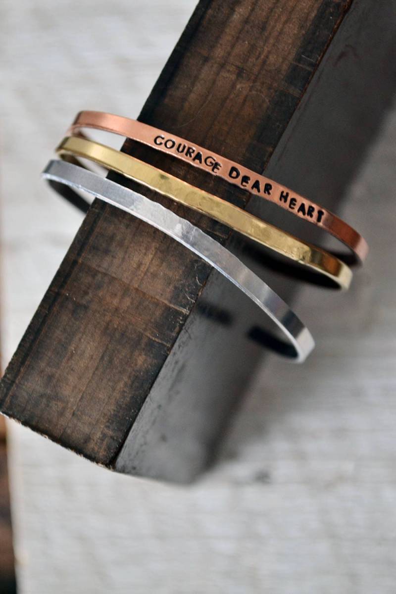 Mut Liebes Herz - Mantra Armband Handgestempeltes Stapelarmband Inspirierendes Geschenk Für Sie von Keytiques