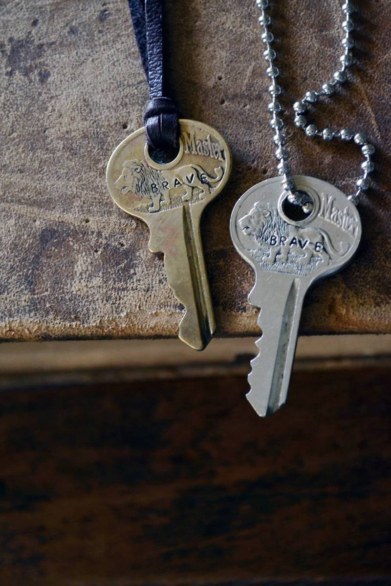 Schlüssel Der Tapferkeit - Messing Löwe Masterlock Halskette Handgestempelter Verbot Antik Vintage von Keytiques