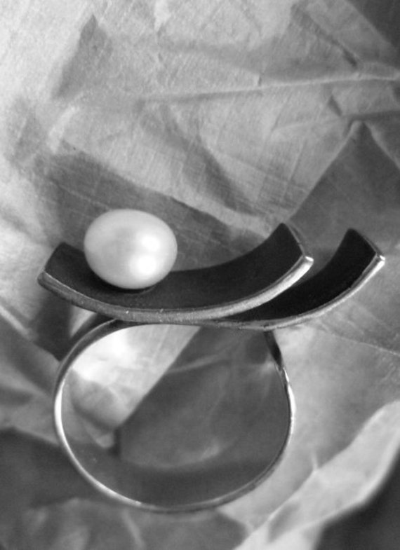 Kharma Zweilagiger Ring Perle Und Silber von Kharmadesign