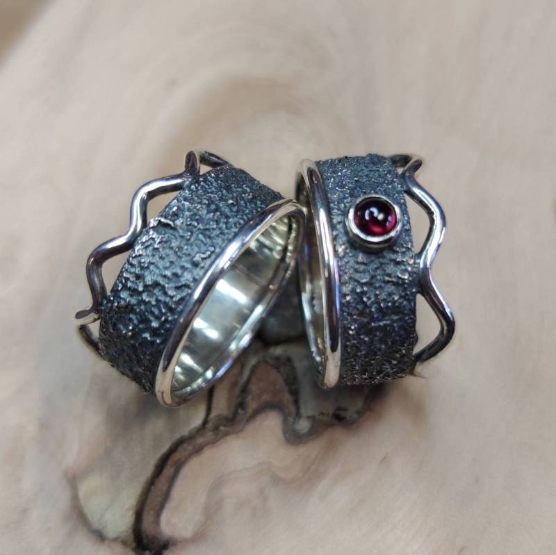 Kronen Ringe Für Prinzen Und Prinzessin, König Königin Insbesondere Die Frösche Sind. Rund Cabaschon Schnitt Granat 3-4 Mm, Silber Kronen Ringe Für Prinzen Und Prinzessin, König Königin Insbesondere Die Frösche Sind. Rund Cabaschon Schnitt Granat 3-4 Mm, Silber von Kharmadesign