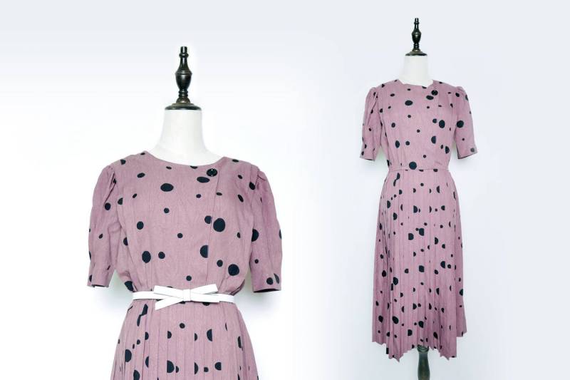 Lilane Vintage Frauen Plissee Kleid Schwarz Polka Dot 1980Er Jahre Kurzen Ärmeln Größe M Lilane Vintage Frauen Plissee Kleid Schwarz Polka Dot 1980Er Jahre Kurzen Ärmeln Größe M von KhunMali1