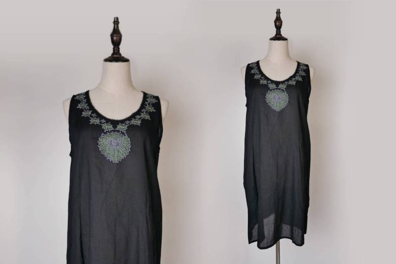 Schwarze Frauen Lässige Kleidung Blumen Sticken Der 1980Er Jahre Ärmellose Weste Stil Größe M Schwarze Frauen Lässige Kleidung Blumen Sticken Der 1980Er Jahre Ärmellose Weste Stil Größe M von KhunMali1