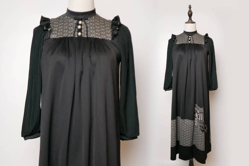 Schwarze Frauen Vintage Maxi-Kleid Weiß Grafik Print Rüsche Plissee Langarm Kragen Der 1960Er Jahre Standgröße M von KhunMali1