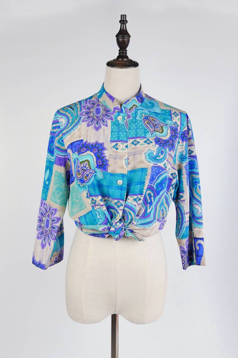 Vintage Bluse, Bunte Oldtimer Druck Stand Kragen Langarm Frauen Bluse Gr.s von KhunMali1