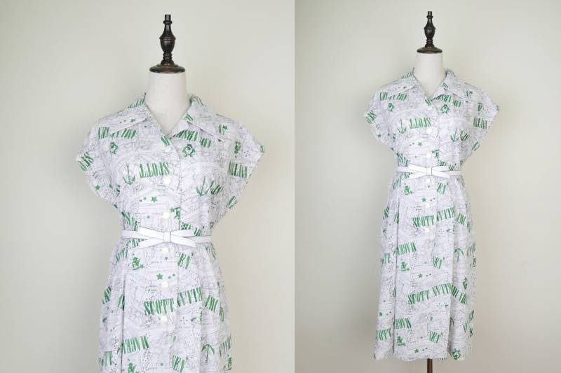 Weiße Vintage Bluse Kleid Grafik Karte Druck Kappe Ärmeln Größe M-L von KhunMali1