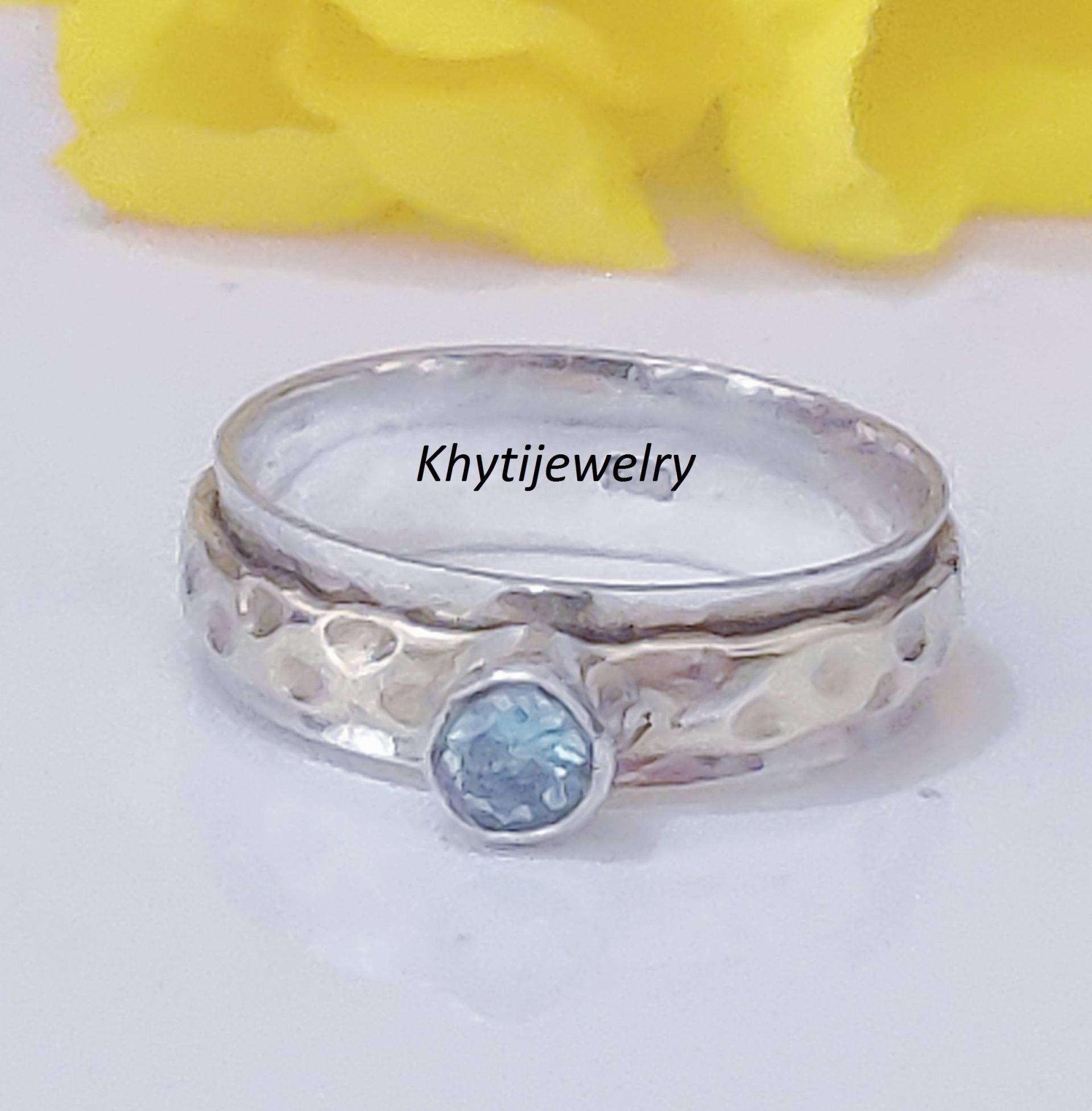 Natürlicher Blauer Topas Ring, Sterling Silber Spinner Blue Statement Ring Für Sie, Boho Silberring, Handgefertigter Kostenloser Versand von Khytijewelry
