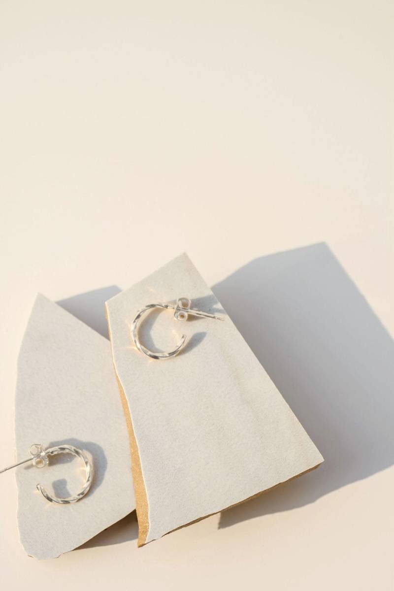 Kleine Silber Creolen, Sterling Ohrstecker, Recycelte Ohrringe, Mini Minimale Creolen Kleine Silber Creolen, Sterling Ohrstecker, Recycelte Ohrringe, Mini Minimale Creolen von KiJoJewellery